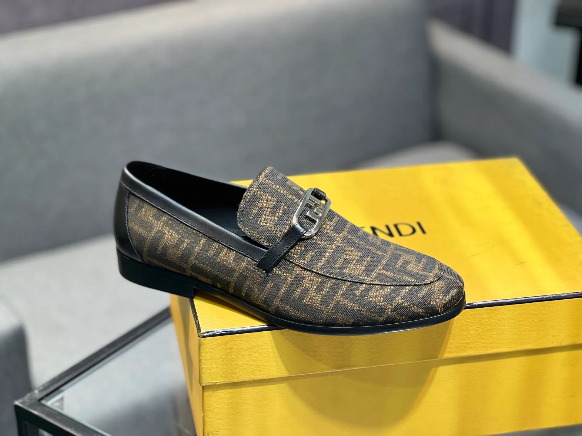 Men's shoes 💰940 [FENDI] Fendi men's business casual leather shoes imported brand cloth/calf leather/open edge beads/brand logo printing -Inner lining: comfortable cowhide lining -Outsole: genuine leather outsole with rubber backing embedded in the heel, perfect injection molding -Super high quality control·Fine workmanship: highlighted (high-end·luxury·grade) -Size: 39-44.38.45.46 Customized, non-returnable